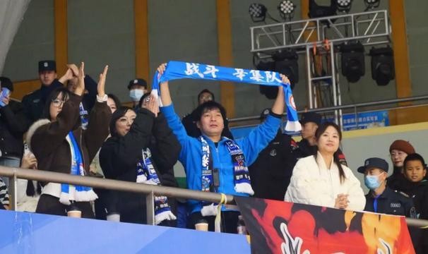 彩票-“河北五超”辛集球迷王明辉：车轮丈量热爱 热血点亮看台