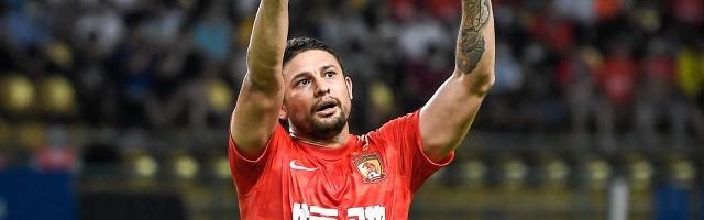 真人-【中超】艾克森戴帽邓涵文助攻带帽 广州队5比0青岛